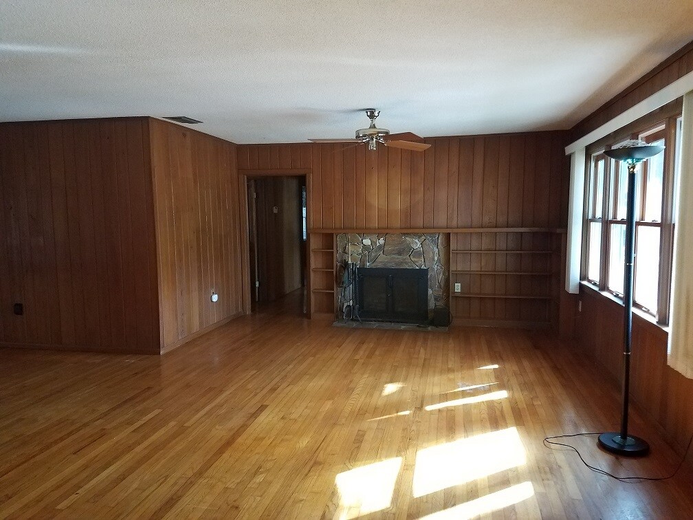 Building Photo - 2223 Webber St