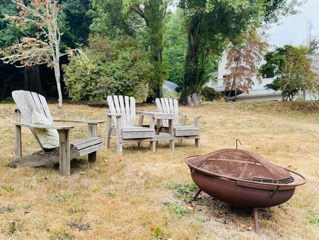 Building Photo - Historic and Peaceful Bainbridge Island Farm