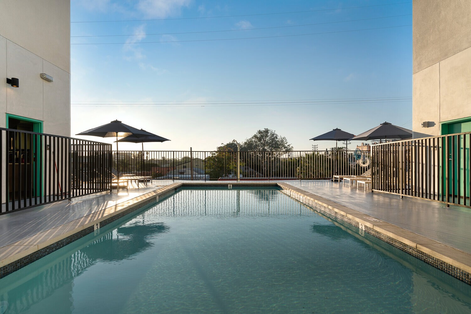 Building Photo - 654 N Virgil Ave