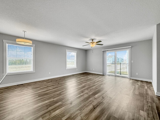 Building Photo - 2502 NW Lois Ln