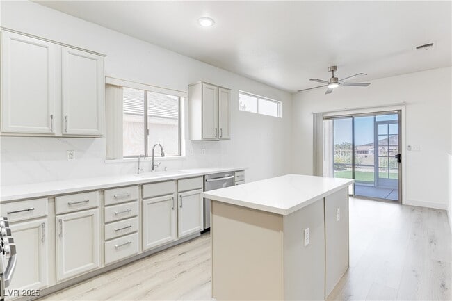 Building Photo - 2084 Tiger Links Dr