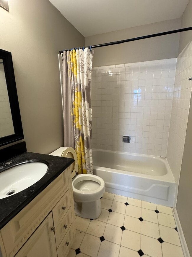 Building Photo - 1349 Orleans Dr