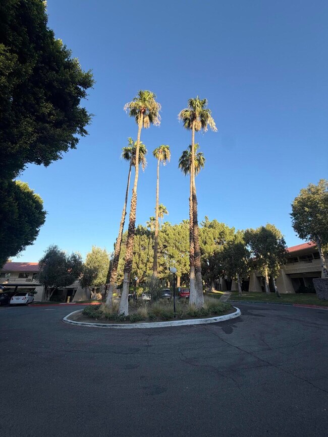 Building Photo - 680 N Ashurst Ct