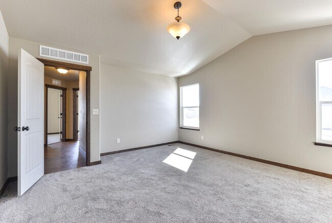 Building Photo - Beautiful Timnath Ranch Home