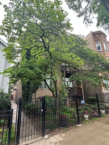 Front of Building - 1464 W Grace St