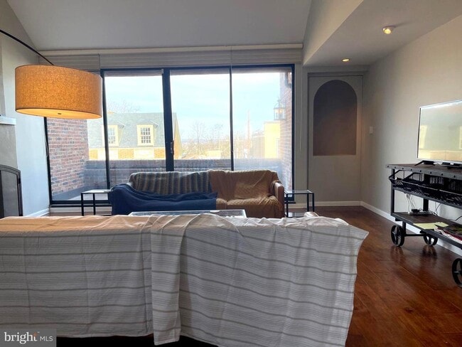 Building Photo - 28 Main St