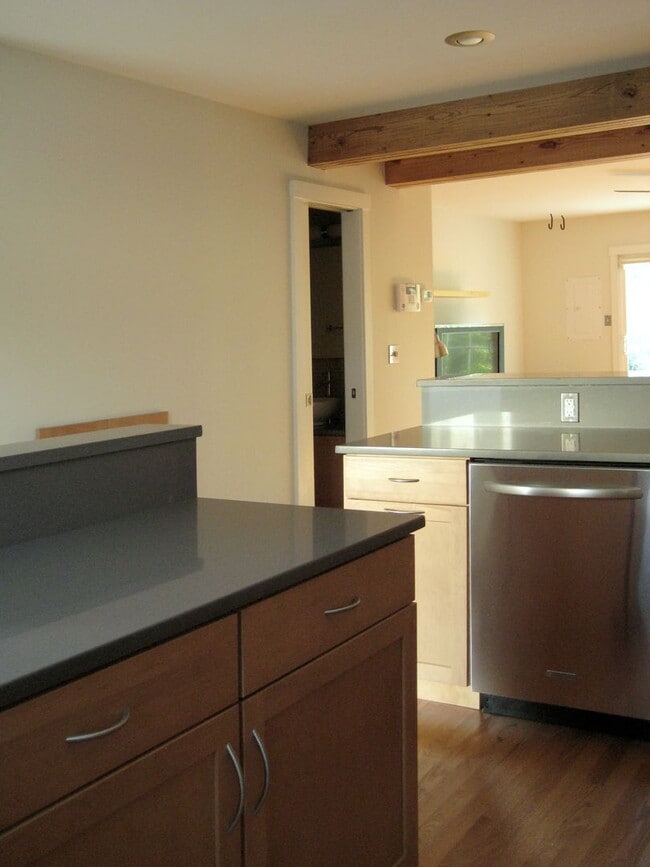 Building Photo - 415 Burgoyne Rd