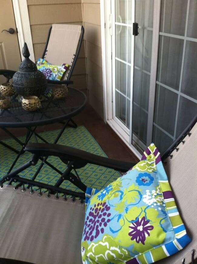 Building Photo - 2 Bed/2 Bath Condo in desirable Water Valley