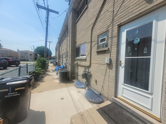 Building Photo - 7900 W Lawrence Ave