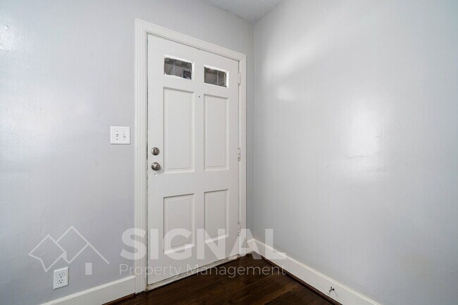 Building Photo - 4724 Terrace M