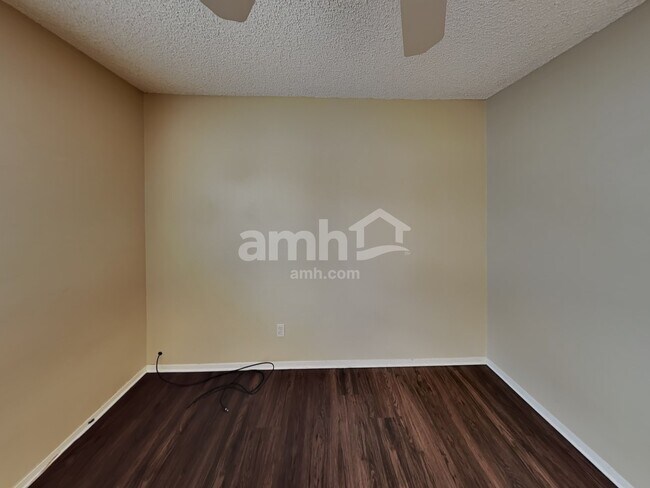 Building Photo - 379 Bradford Dr