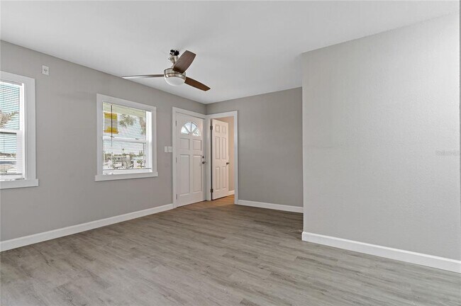 Building Photo - 8441 Bayshore Dr