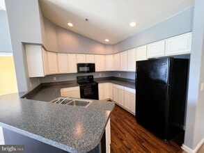 Building Photo - 3003L Heather Ln