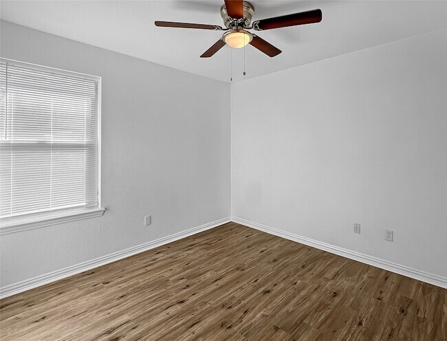Building Photo - 2712 Dawn Spring Dr