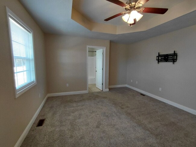 Building Photo - Beautiful home close to post