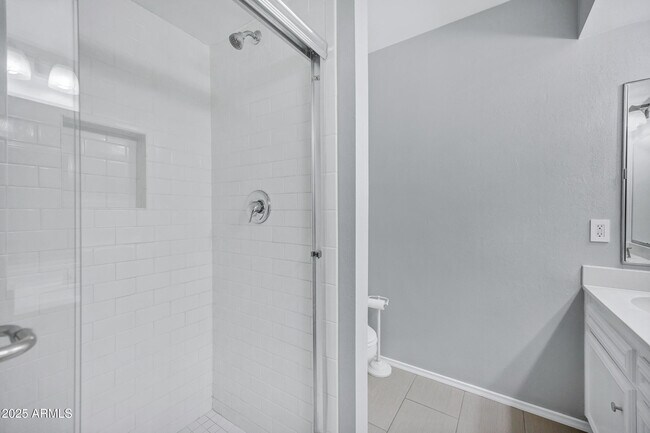 Building Photo - 8558 E Vía De Viva