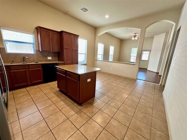 Building Photo - 6111 Grassy Haven Ln