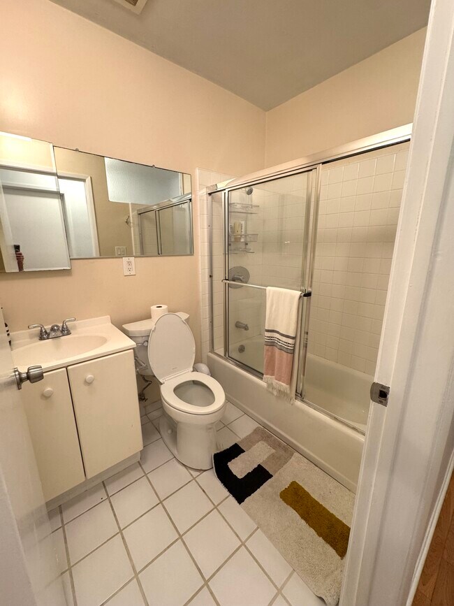 2nd bathroom - 33 Paloma Ave