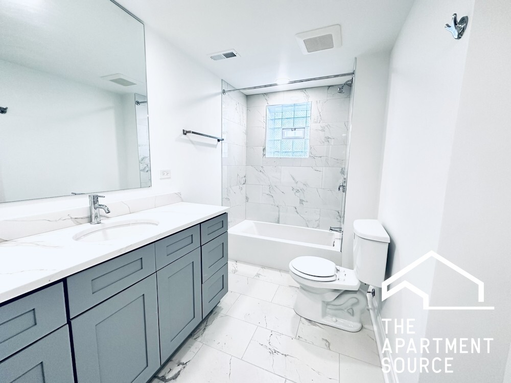 Building Photo - 905 W Agatite Ave