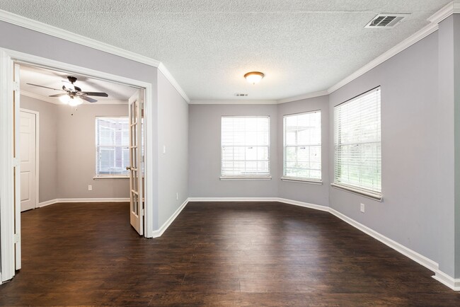 Building Photo - Terrace level condo in great Johns Creek location!