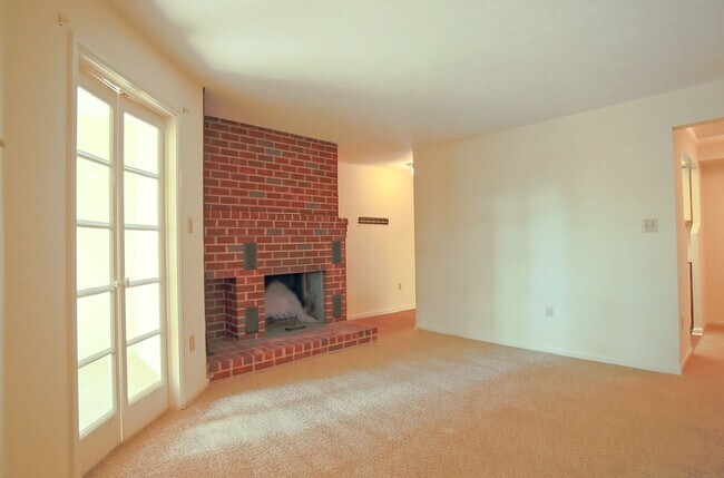 Building Photo - 134 Turtle Creek Rd #6