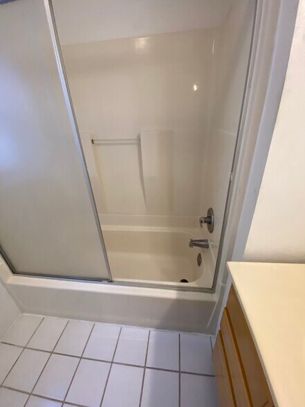 Building Photo - 5819 Bartlett St