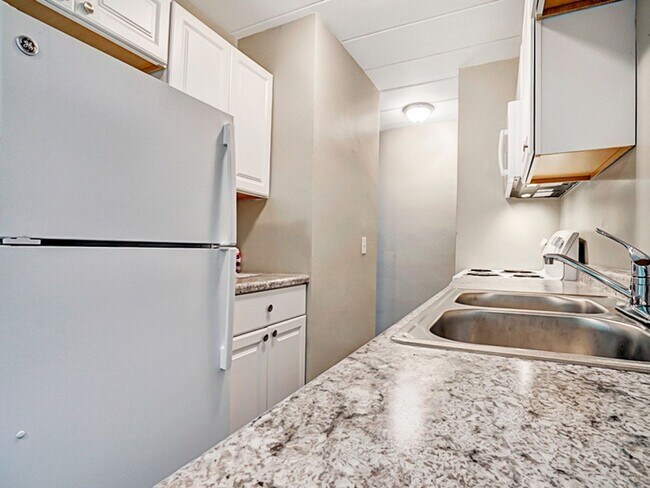 Building Photo - Spacious 2-Bedroom Apartments at Groesbeck...