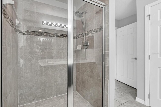 Building Photo - 2471 Seven Oaks Dr