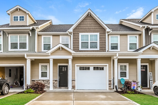 Building Photo - 7244 Bellacroft Dr