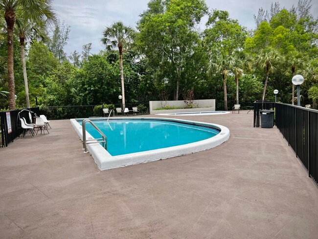 Building Photo - 3100 Riverside Dr