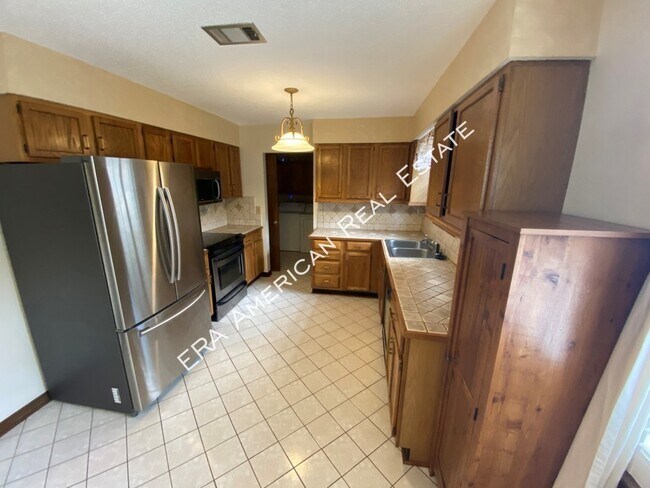 Building Photo - 520 Kumquat Ave