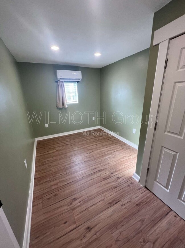Building Photo - 2530 N Temple Ave