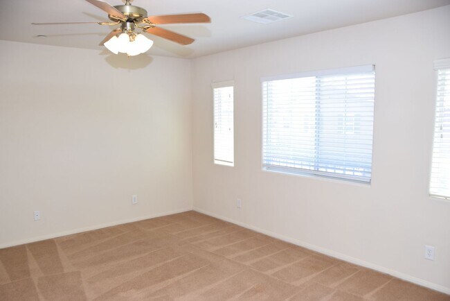 Building Photo - HENDERSON UPGRADED 4 BEDROOM HOME