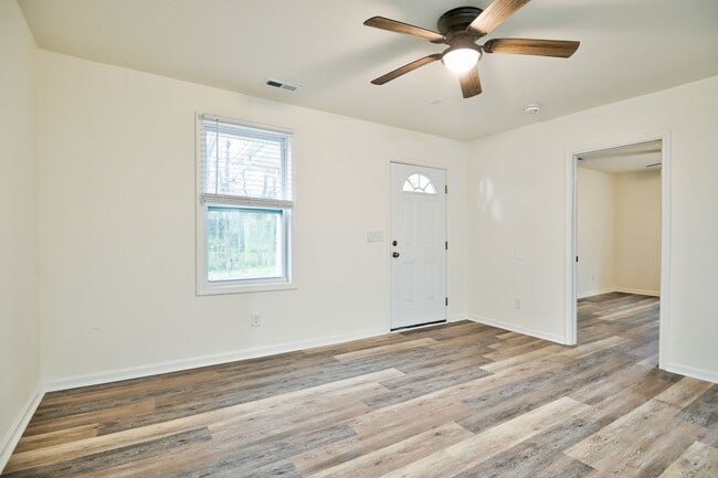 Building Photo - COMING SOON! Modern Living Awaits in This Fully Renovated 2BR Home in Rock Hill!