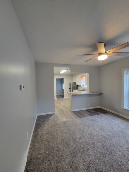 Building Photo - 183 Maple St