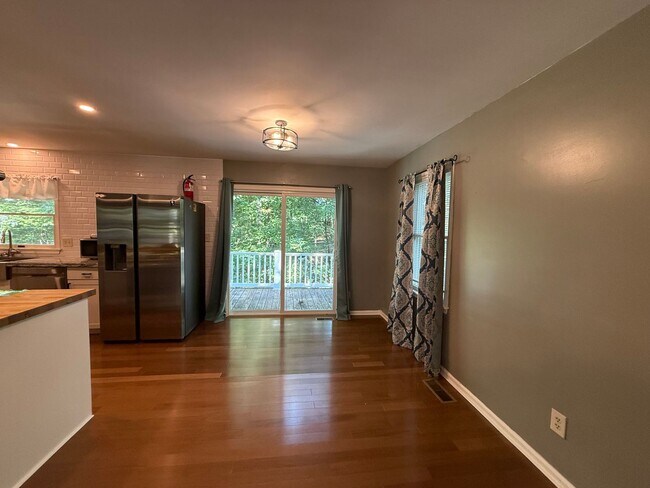 Building Photo - 678 Jefferson Dr