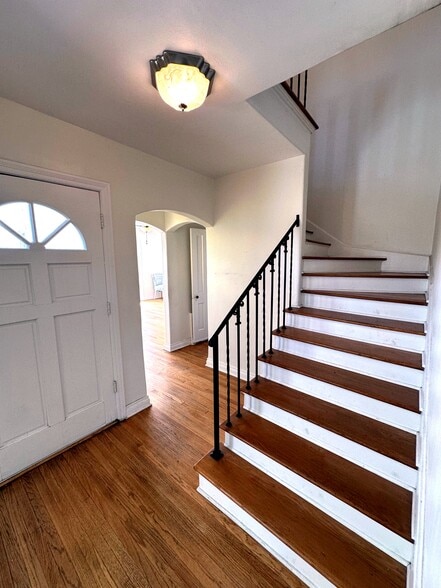 Building Photo - 10847 Balboa Blvd