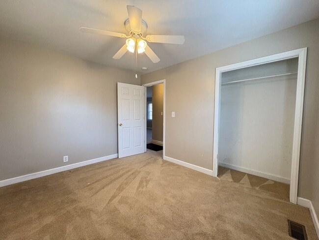 Building Photo - MOVE IN SPECIAL: 2 Bedroom, 1 Bathroom in Greensboro!