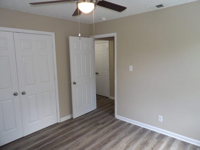 Building Photo - 35 Ashwood Ct
