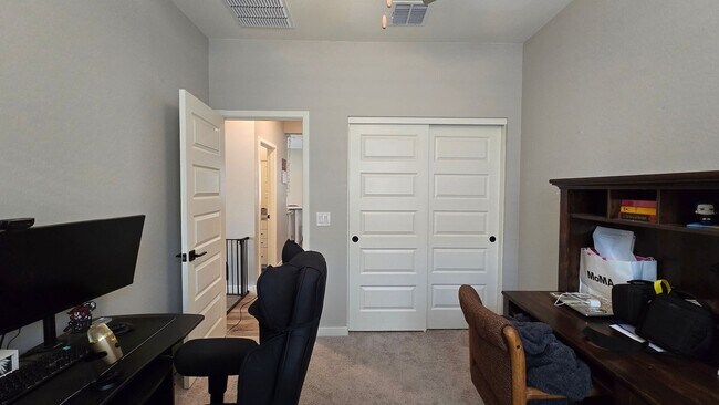 Building Photo - Cozy Never-Leased-Before 3 bedroom 2 bath home in Youngtown!