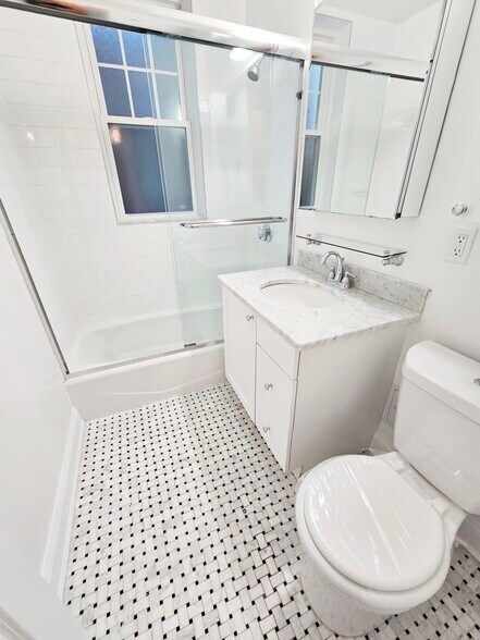 Building Photo - 31 Harris St