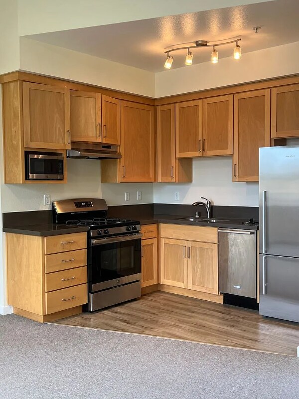 Building Photo - 251 High St