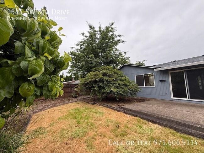 Building Photo - 1544 SW 8th Dr