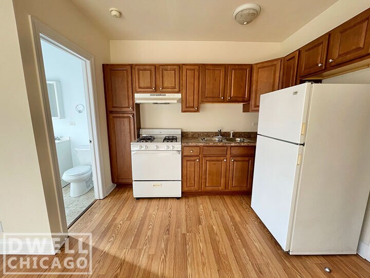 Building Photo - 2606 N Kimball Ave