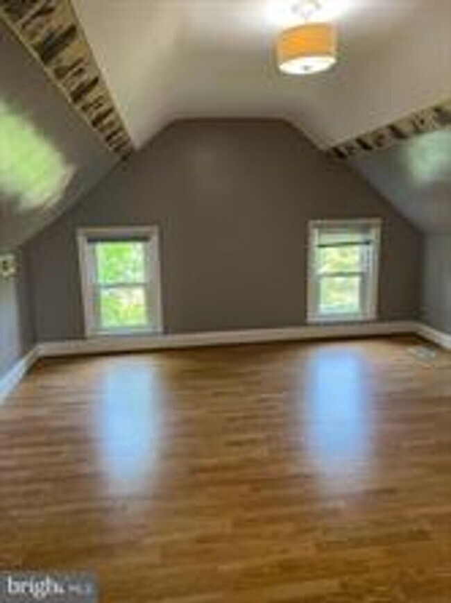 Building Photo - CHARMING BRICK COLONIAL HOME IN ROCKVILLE, CLOSE TO METRO AND ROCKVILLE TOWN CENTER