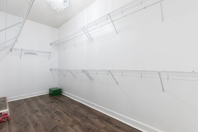 Building Photo - 3961 Knott Dr
