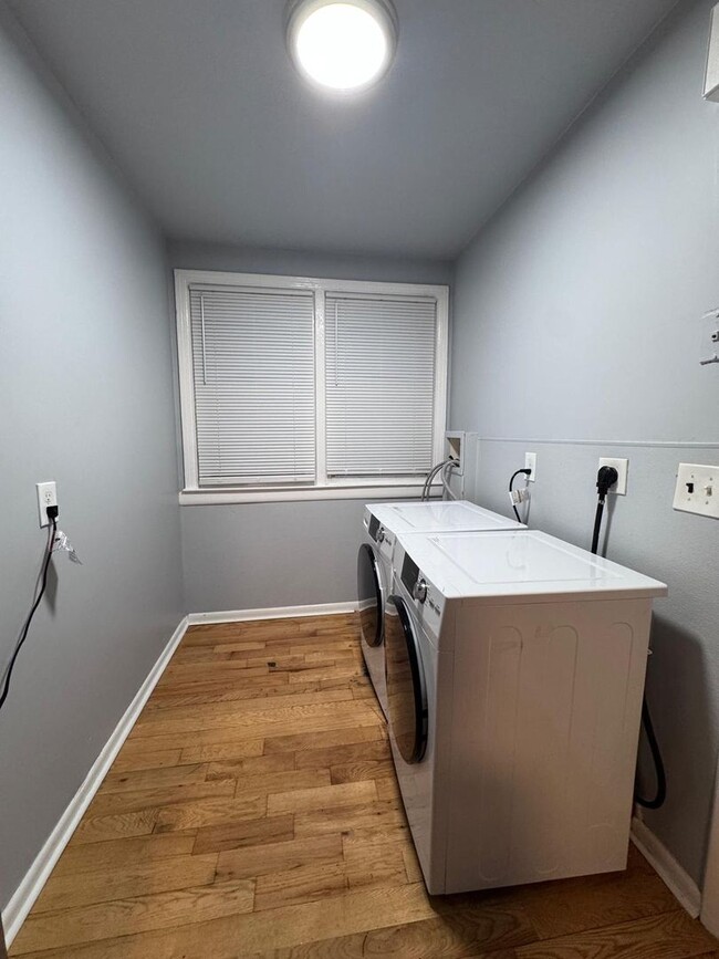 Building Photo - 174 Portsea St