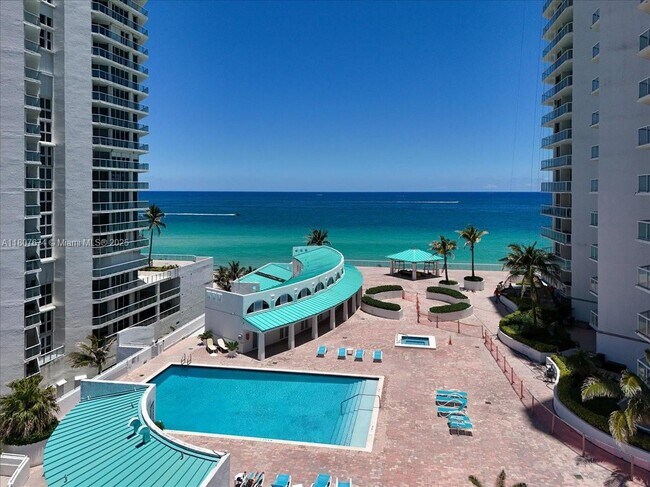 Building Photo - 16425 Collins Ave