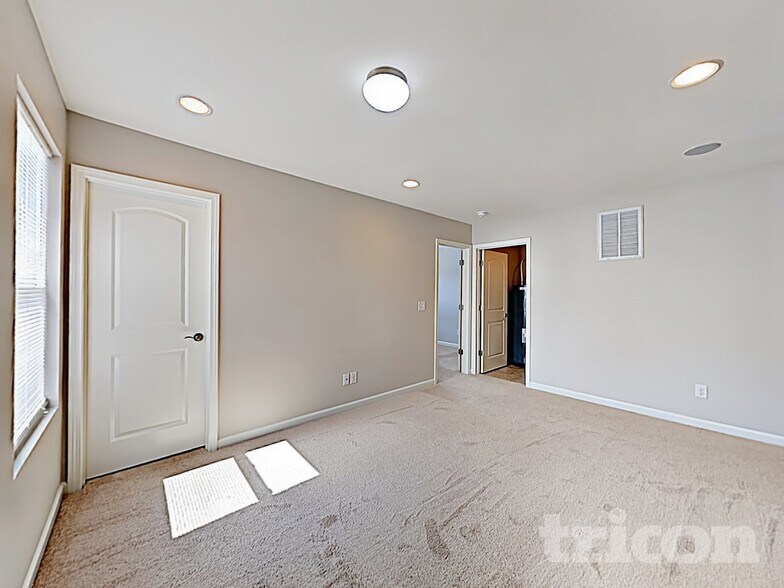 Building Photo - 1195 Thanet St SW