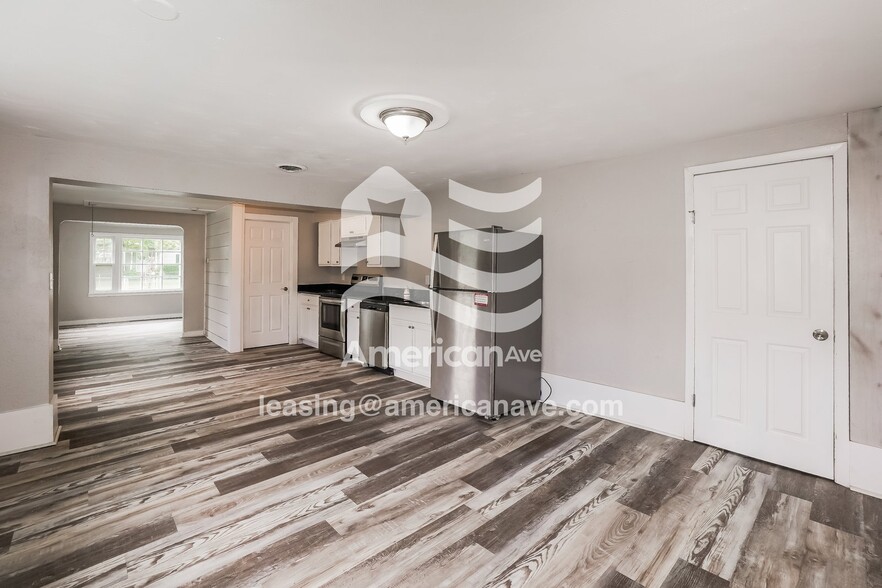 Building Photo - 5085 Adella St